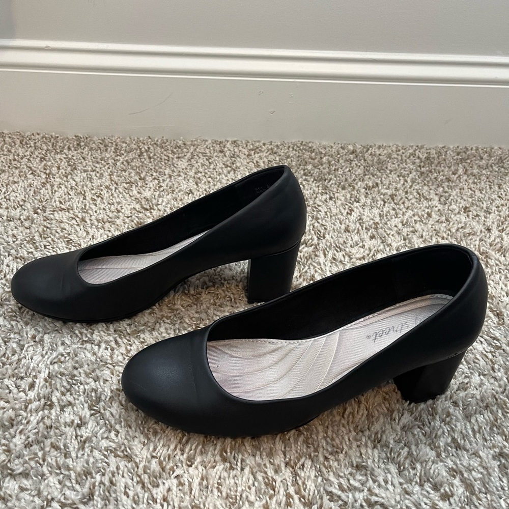 Easy Street Women's Proper Dress Pump Size 9 Black